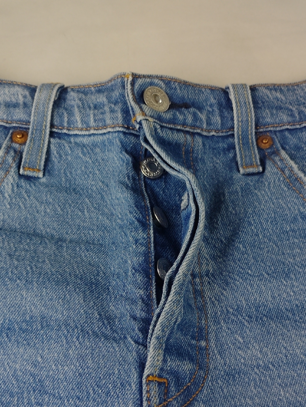 Levi's Women's Denim Shorts. - Picture 5 of 15
